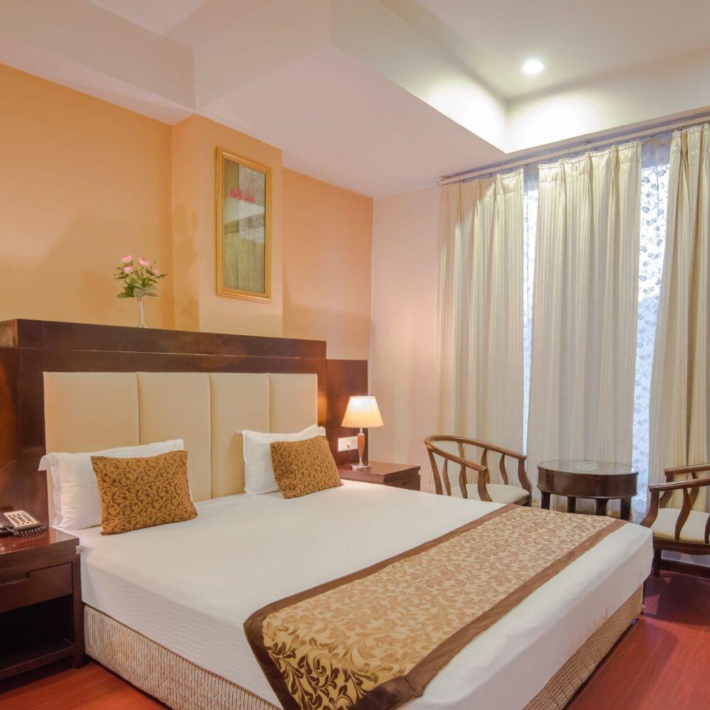 Gold-Leaf-Footer-1000x1000